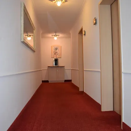 Mutz Garni Hotel