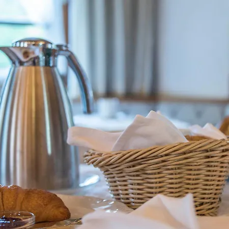 Mutz Garni Hotel *