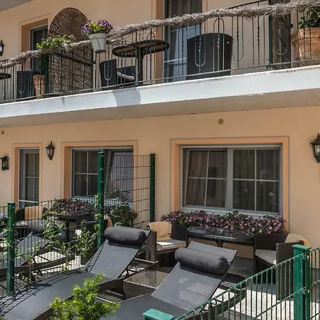 Mutz Hotel *